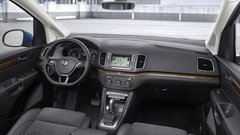 V notranjosti Sharan II ni tipičen evropski Volkswagen, medijske in grafične rešitve pa sledijo znanim modelom.