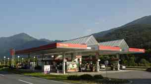 Cene goriva gredo nebo; lahko v Sloveniji zmanjka goriva?