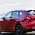 Okrepitev v modelni paleti prinaša tudi povsem nov pogonski sklop; je Mazda popustila trendom? (foto: Mazda)