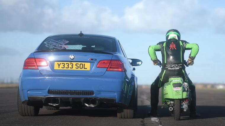 Ko se ob bok BMW M3 postavi predelana Vespa: kdo je hitrejši? (foto: YouTube)