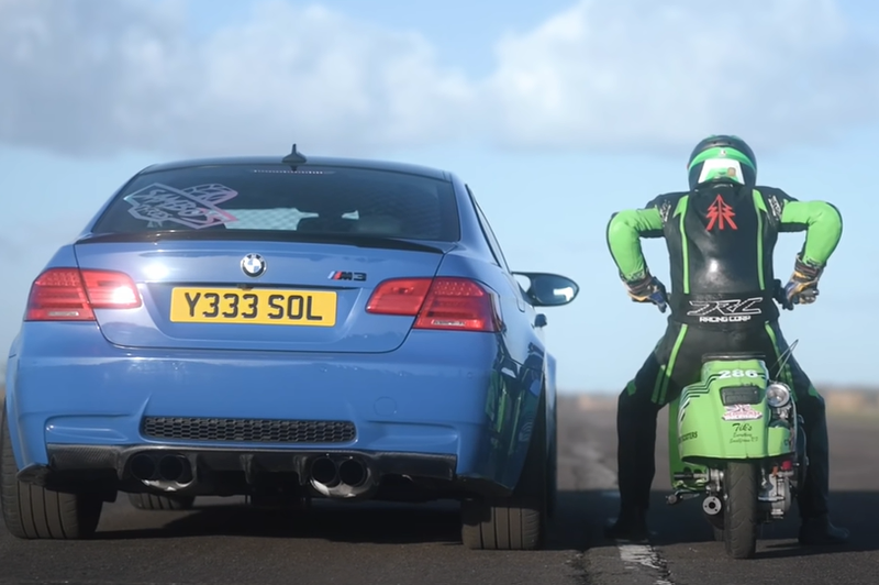 Ko se ob bok BMW M3 postavi predelana Vespa: kdo je hitrejši? (foto: YouTube)