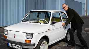 (VIDEO) Zdaj je jasno, koliko je na dražbi za svojega personaliziranega Fiata 126p iztržil Tom Hanks