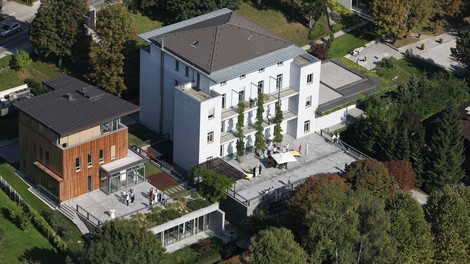 Nova katedra na IEDC-Poslovni šoli Bled nosi ime skupine Tokić, del katere je tudi slovenski Bartog