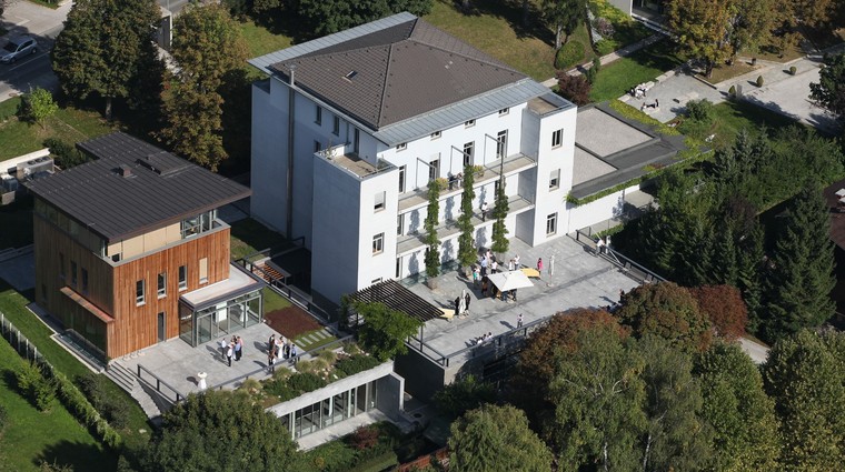 Nova katedra na IEDC-Poslovni šoli Bled nosi ime skupine Tokić, del katere je tudi slovenski Bartog (foto: Tokić)