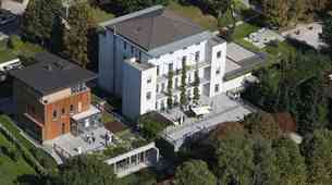 Nova katedra na IEDC-Poslovni šoli Bled nosi ime skupine Tokić, del katere je tudi slovenski Bartog
