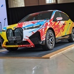 Mladi umetniki poustvarili podobo BMW-ja iX in navdušili tudi njihovega vodjo oblikovnja (foto: Jure Šujica)