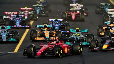 F1: Ferrarijev vranec izziva rdečega bika, Mercedes že vrgel puško v koruzo?