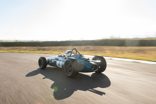 Vozil ga je kar ustanovitelj znamke, Jack Brabham, s tem pa postal prvi dirkač, ki je vozil na dirki svetovnega …
