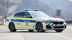 Eno izmed dveh vozil znamke BMW, ki so ju avtocestni policisti še kako veseli, saj so z njima končno dobili vozili, s kakršnima lahko sledijo tudi najbolj agresivnim voznikom.