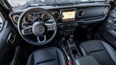 Voznikovo delovno mesto: urejenost z Jeepovimi posebnostmi