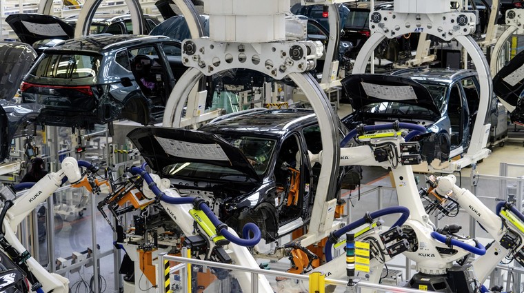 Zadnje napovedi preuranjene, se avtomobilska industrija vendarle prebuja? (foto: Volkswagen)