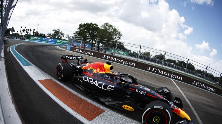 Formula 1: Red Bull mirno do zmage sta stezi, ki se je spremenila v kolovoz (foto: Red Bull)