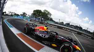 Formula 1: Red Bull mirno do zmage sta stezi, ki se je spremenila v kolovoz