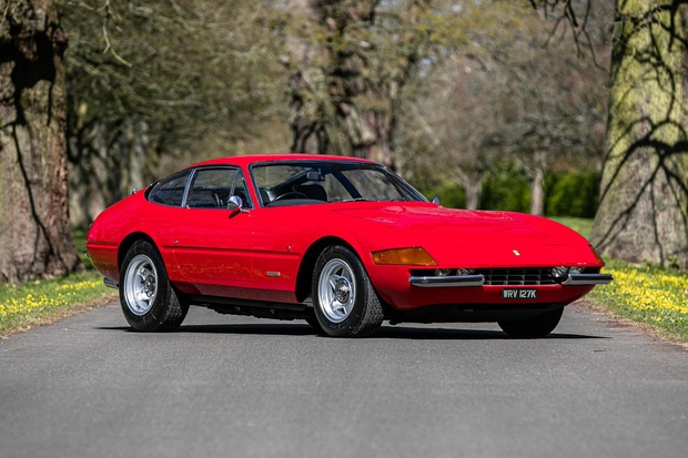 1960-1969: vsi najbolj zaželeni Ferrariji v svojem jedru skrivajo 12-valjne bencinske motorje. S to prakso je začel že model 250 …