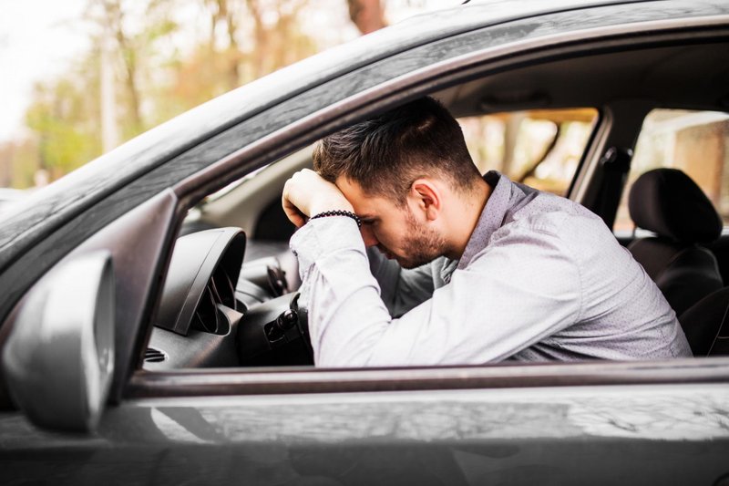 Bučen zvok motorja lahko pomeni, da so nepridipravi odnesli katalizator.