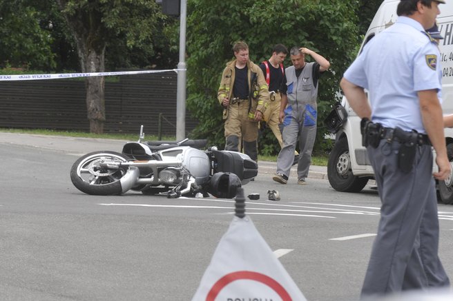 Na avtocesti je zbil motorista in pobegnil, a roki pravice ni mogel ubežati. Kaj so kasneje odkrili policisti pa je zaskrbljujoče