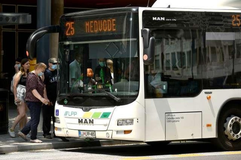 Dobra novica za vse lastnike brezplačnih vozovnic javnega prometa (foto: STA)
