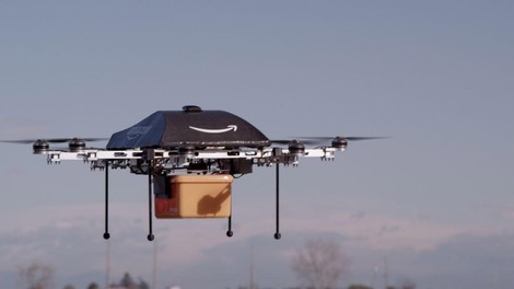 Prihodnost je tukaj! Dostava z droni se širi, na Brniku v načrtu posebna vzletno-pristajalna steza
