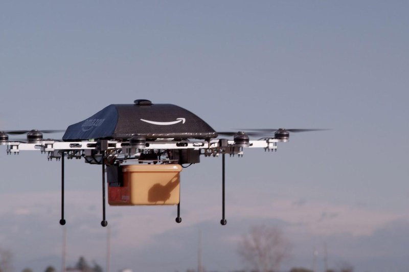 Prihodnost je tukaj! Dostava z droni se širi, na Brniku v načrtu posebna vzletno-pristajalna steza (foto: Profimedia)
