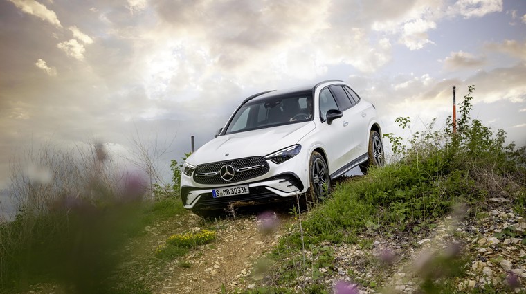 Prihaja nova generacija najbolj priljubljenega Mercedesa zadnjih let in to je ... (foto: Mercedes-Benz)