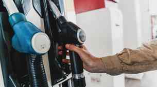 Cene goriv: odrekli so se kar 17 oziroma 35 centom dobička po litru
