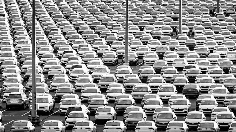 Številke so tu: ruski avtomobilski trg 'padel' na velikost nizozemskega (foto: Profimedia)