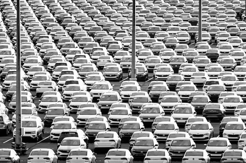Številke so tu: ruski avtomobilski trg 'padel' na velikost nizozemskega (foto: Profimedia)