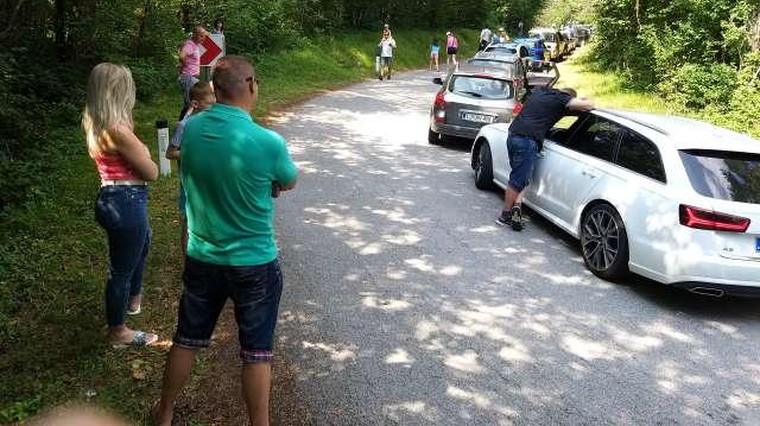 Bodo gorenjski župani o prihajajočem navalu turistov. Bodo (znova) zapirali ceste? (foto: STA)