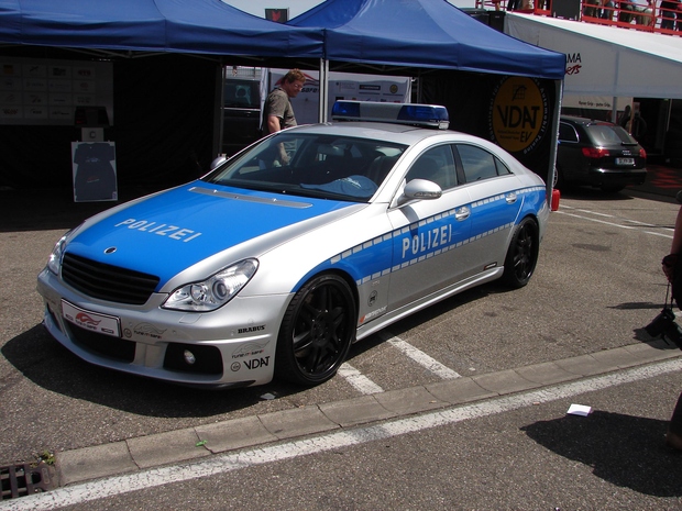 Brabus Rocket (Nemčija) Nemška policija ima dobro opremljeno avtomobilsko floto, vse od Audijev, BMW, Mercedesov in celo Porschejev 911. Prav …
