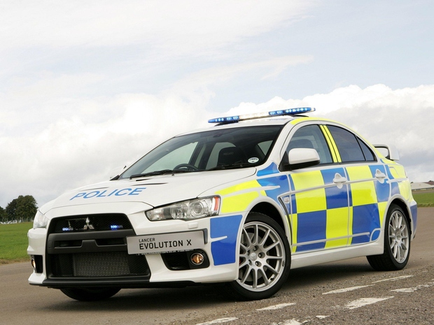 Mitsubishi Lancer Evolution X (Velika Britanija) Ker so ceste na britanskem podeželju pogosto vijugaste in ozke, se je britanska policija …