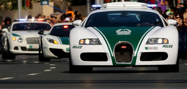 Bugatti Veyron (Združeni arabski emirati) Združeni arabski emirati imajo do zob oboroženo policijo, vsaj kar se avtomobilske flote tiče. Gre …