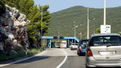 Previdno na Hrvaškem, oblasti ta vikend odsvetujejo potovanja v nekatere dele obale