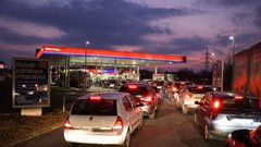 Vlada odločila: s torkom znova uvedena regulacija cen pogonskih goriv. Preverite za koliko časa, pod kakšnimi pogoji ...