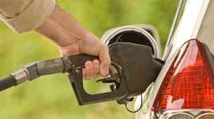 Petrol ukrepal, cena nafte na avtocestah znova pod dva evra