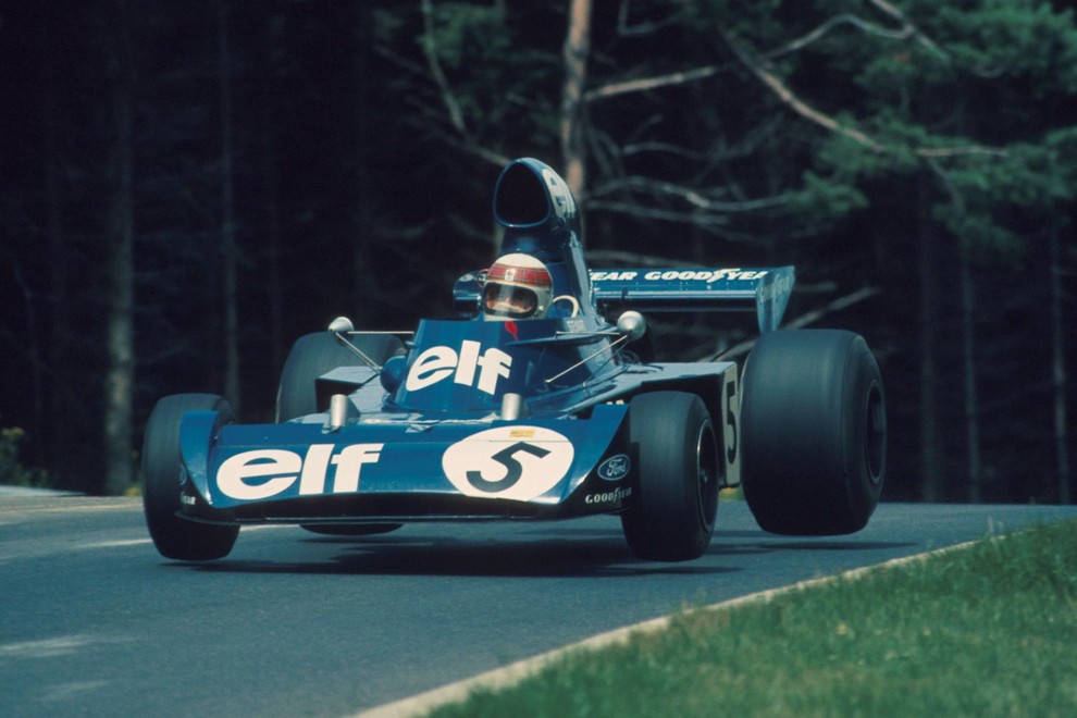 Kljub desetletjem, odkar so zadnjič sedli v dirkalnik, imajo tudi starejši dirkači lahko svoje mnenje o trenutnem dogajanju v formuli ena. Uspehi dajejo Jackieju Stewartu vendarle veliko težo.