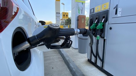 Cene goriva: koliko bomo od jutri plačevali za liter bencina in dizelskega goriva?