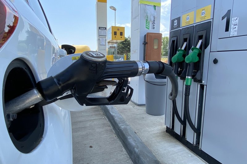 Cene goriva: koliko bomo od jutri plačevali za liter bencina in dizelskega goriva? (foto: Bobo)