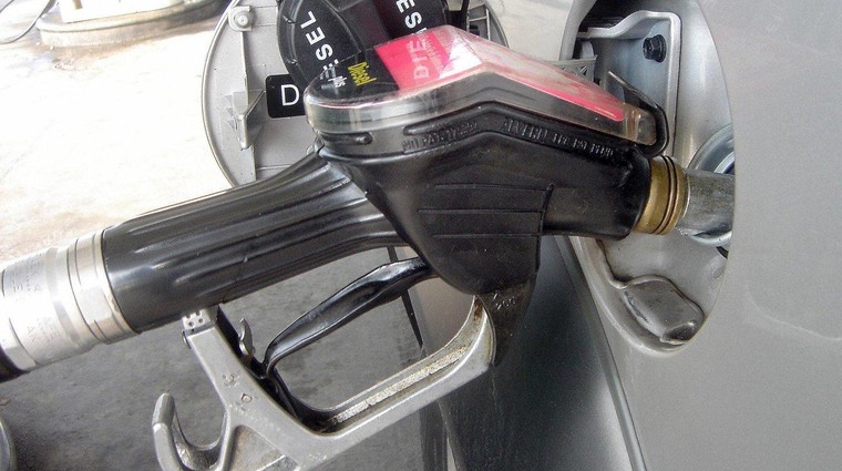 Cene goriv spet navzdol, kolikšen bo tokratni padec? (foto: Arhiv AM)