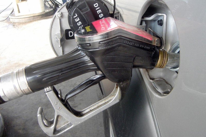 Cene goriv spet navzdol, kolikšen bo tokratni padec? (foto: Arhiv AM)