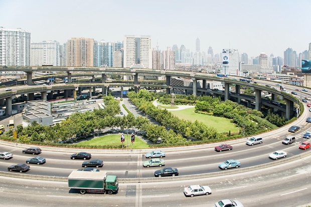 Šanghaj Parkirišča v mestnih središčih kitajskih mest letijo v nebo. Ne le v Pekingu, tudi v Šanghaju se njihove cene …