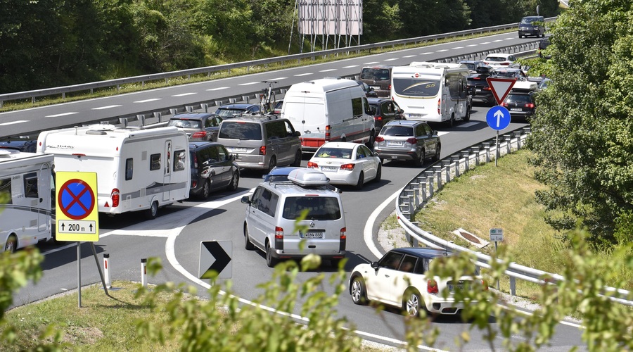 Se ta vikend odpravljate na pot? Pozor, TUKAJ vas čakajo zastoji na slovenskih cestah! (foto: Bobo)