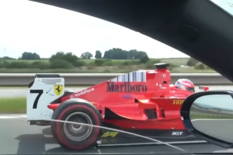 Češki 'Schumacher' je nazaj na avtocesti. Ga bo policija tokrat ujela? (Video) (foto: Youtube: Hemeroteca Farisea)