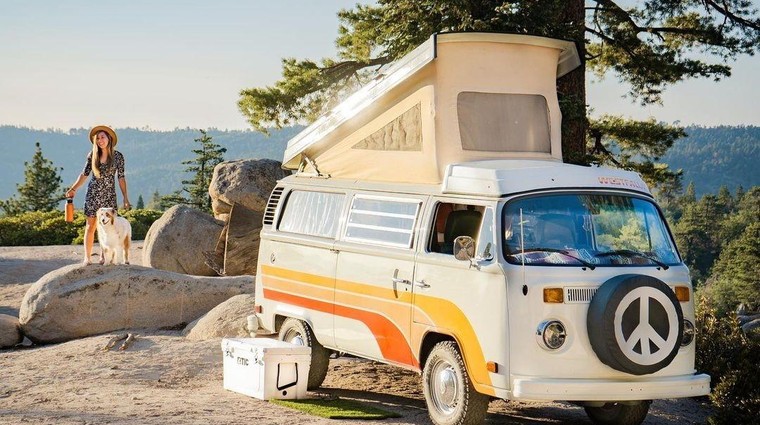 Se počutite nostalgično? Ta mladi par je legendarni VW spremenil v mali dom na štirih kolesih (foto: Instagram)