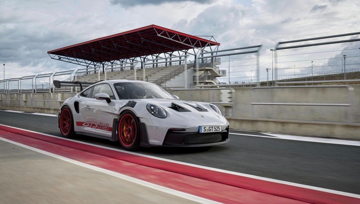 Ne doseže niti 300 kilometrov na uro, a vendar je novi 911 GT3 RS popolna igrača za dirkališče