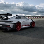 Ne doseže niti 300 kilometrov na uro, a vendar je novi 911 GT3 RS popolna igrača za dirkališče - in cesto (foto: Porsche)