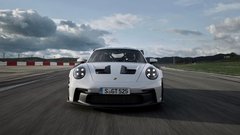 Ne doseže niti 300 kilometrov na uro, a vendar je novi 911 GT3 RS popolna igrača za dirkališče - in cesto