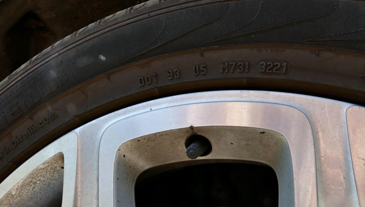 Kako ekstremne poletne temperature vplivajo na avtomobilske pnevmatike? Tu je odgovor specialista