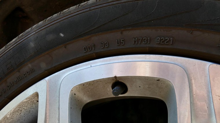 Kako ekstremne poletne temperature vplivajo na avtomobilske pnevmatike? Tu je odgovor specialista (foto: Profimedia)