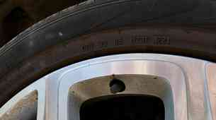 Kako ekstremne poletne temperature vplivajo na avtomobilske pnevmatike? Tu je odgovor specialista