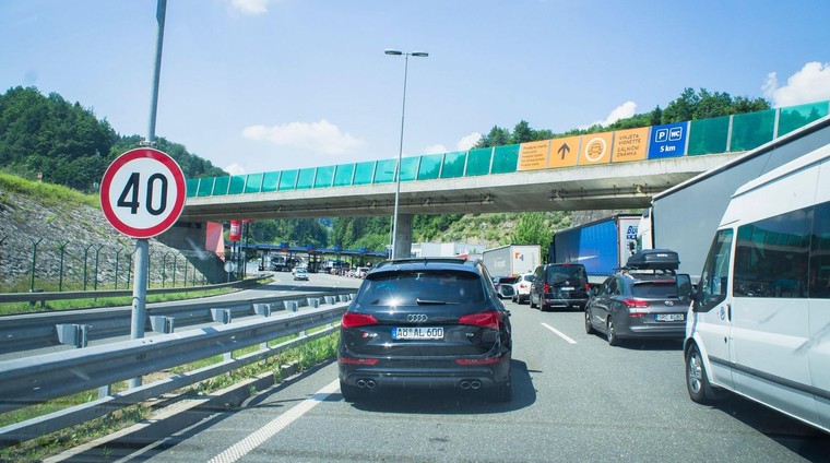 Zadnje informacije: Promet na slovenskih cestah še vedno povečan (TUKAJ lahko naletite na zastoje) (foto: Profimedia)